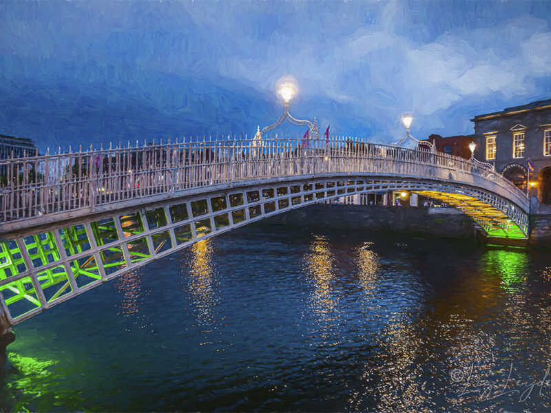 Ha'penny Bridge, Dublin, at night