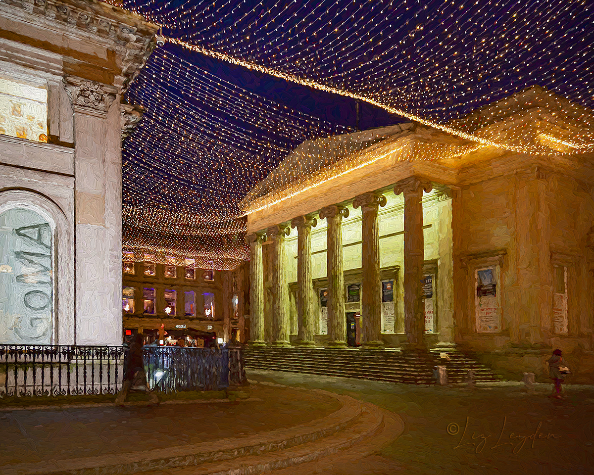 Royal Exchange Square in Glasgow at night